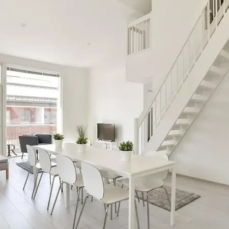 Kotimaailma - Kaunis Saunallinen Kattohuoneisto 10lle, Espoon Keskustassa Apartment *