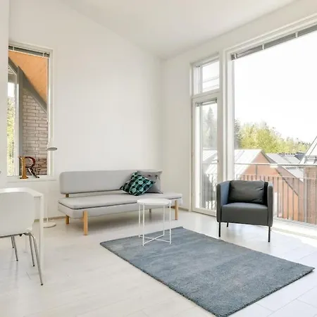 Kotimaailma - Kaunis Saunallinen Kattohuoneisto 10lle, Espoon Keskustassa *