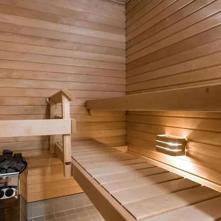 Kotimaailma - Kaunis Saunallinen Kattohuoneisto 10lle, Espoon Keskustassa Espoo