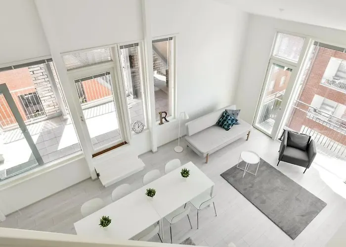 Kotimaailma - Kaunis Saunallinen Kattohuoneisto 10lle, Espoon Keskustassa * إسبو