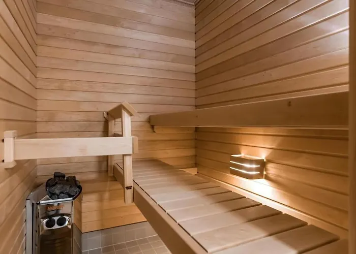 Kotimaailma - Kaunis Saunallinen Kattohuoneisto 10lle, Espoon Keskustassa إسبو